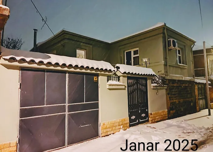 Traditional House L&a * Korcza